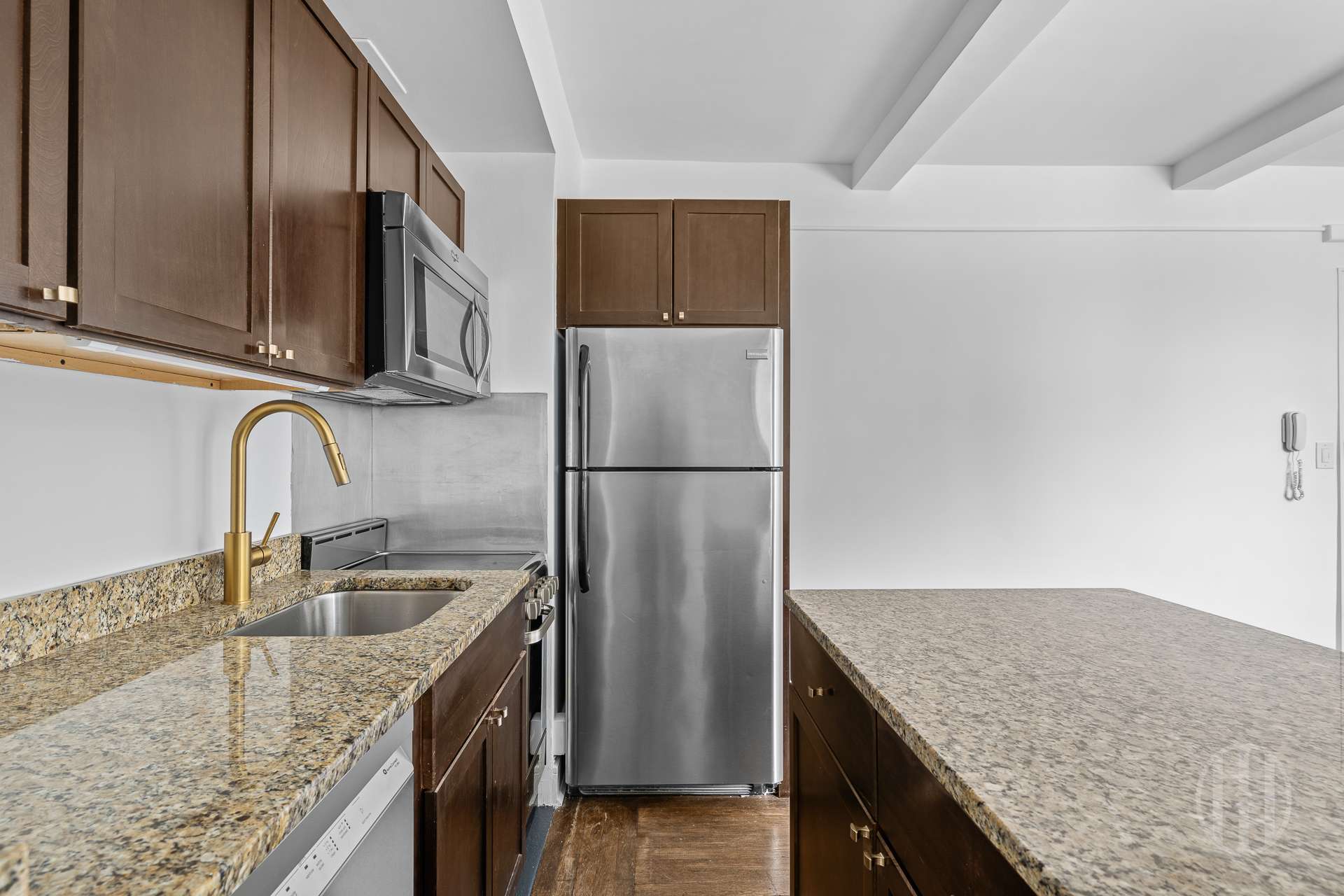 325 W 45th Street 1020