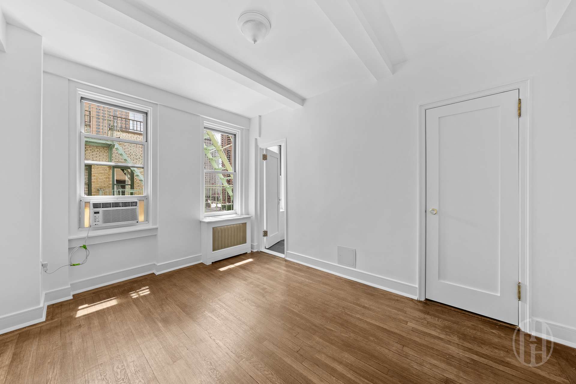 325 W 45th Street 1020