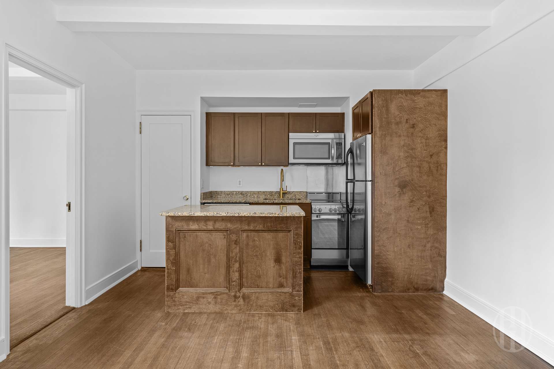325 W 45th Street 1020