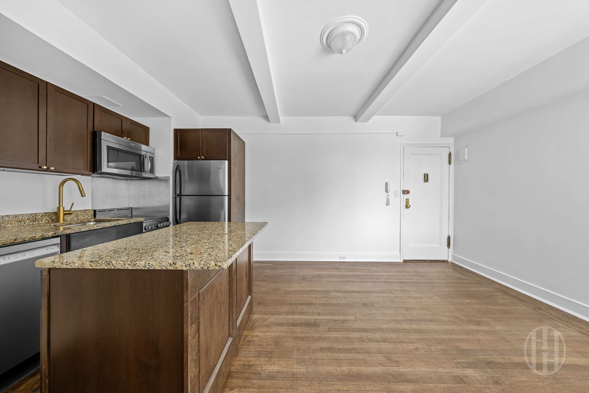 325 W 45th Street 1020