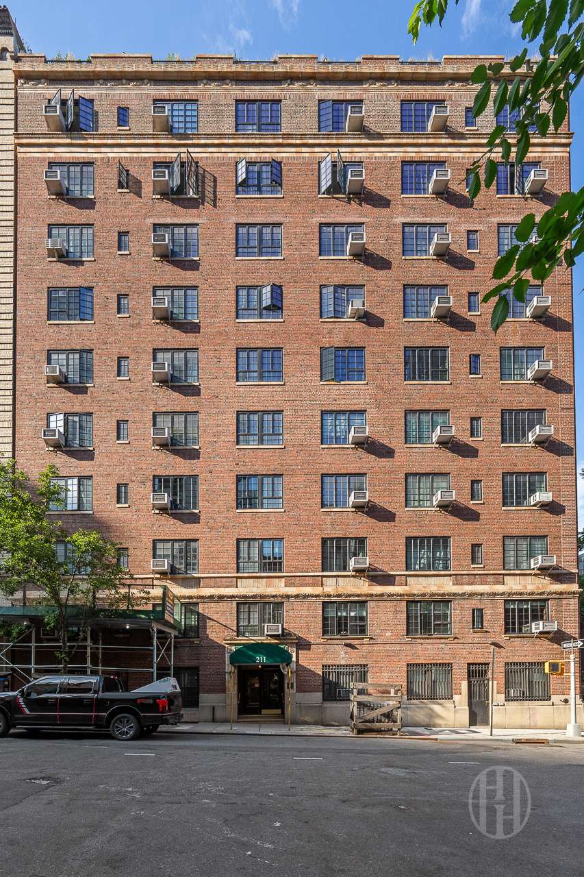 211 E 35th Street 8E