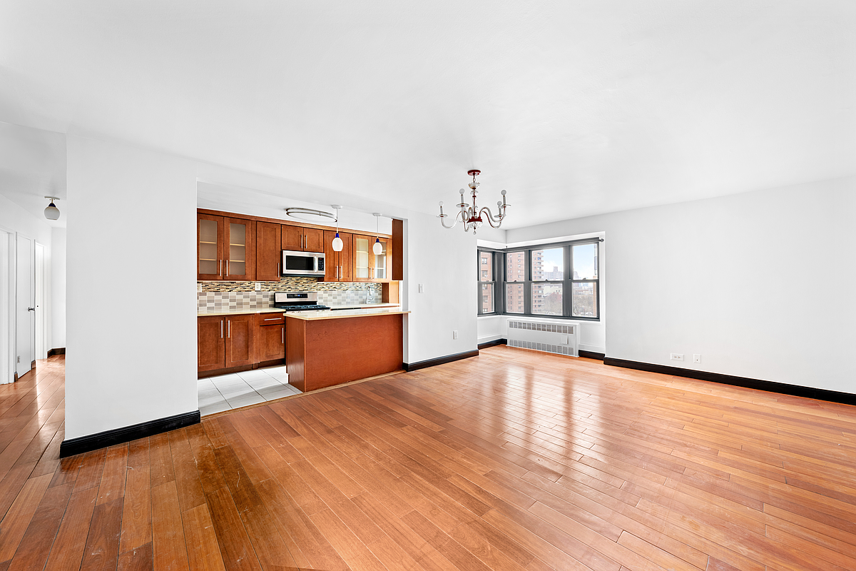 212 E Broadway G701
