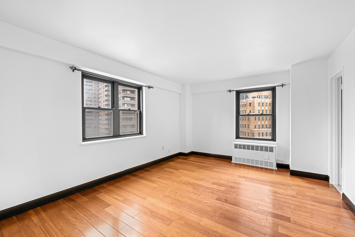 212 E Broadway G701