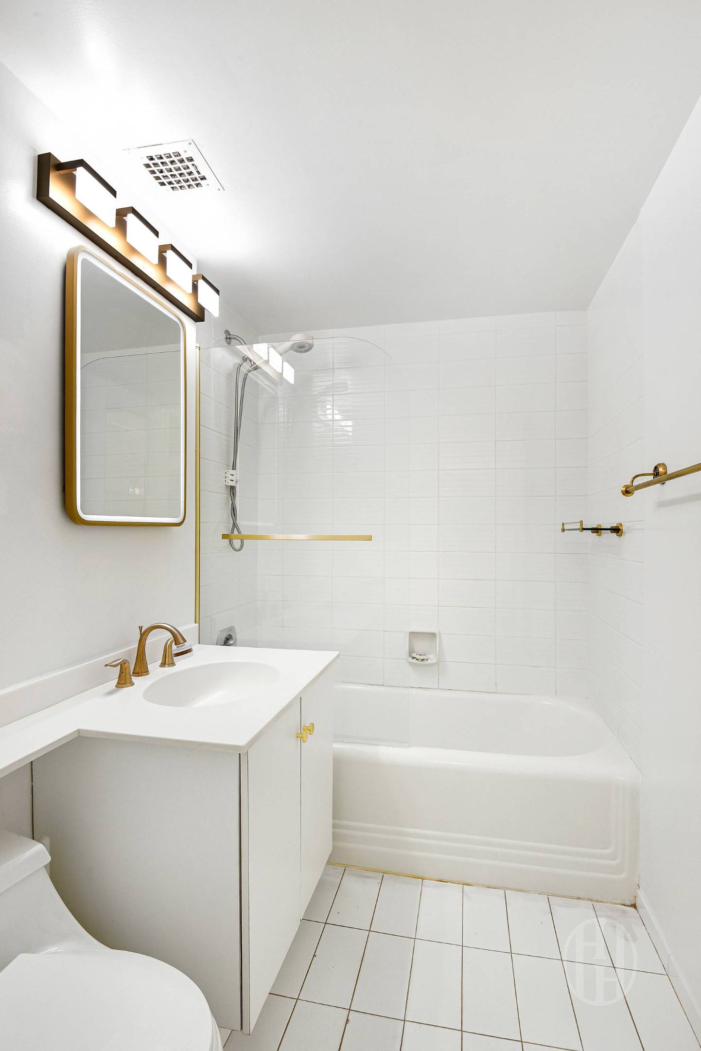 333 W 56th Street 3H