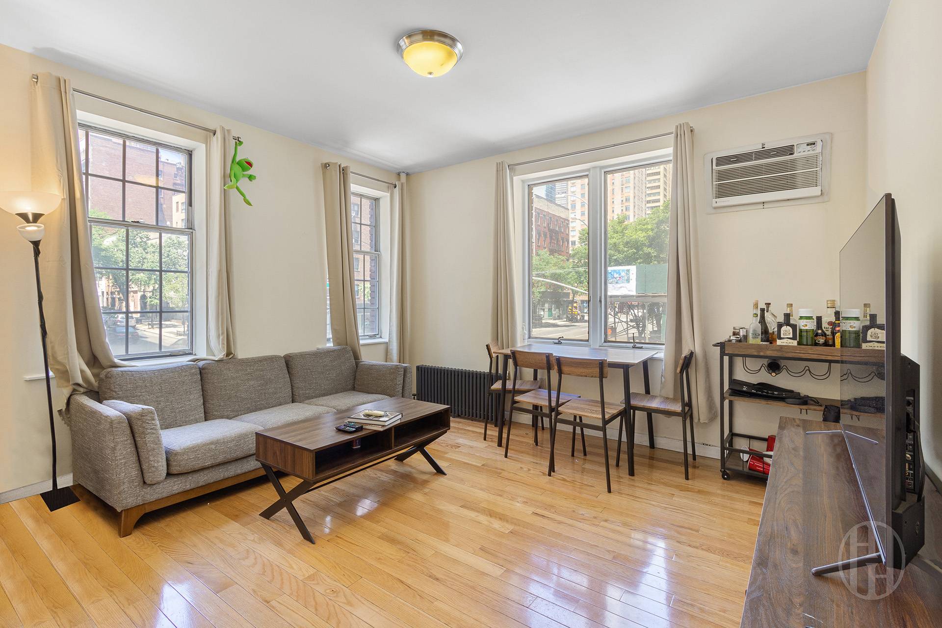 200 E 35th Street 0