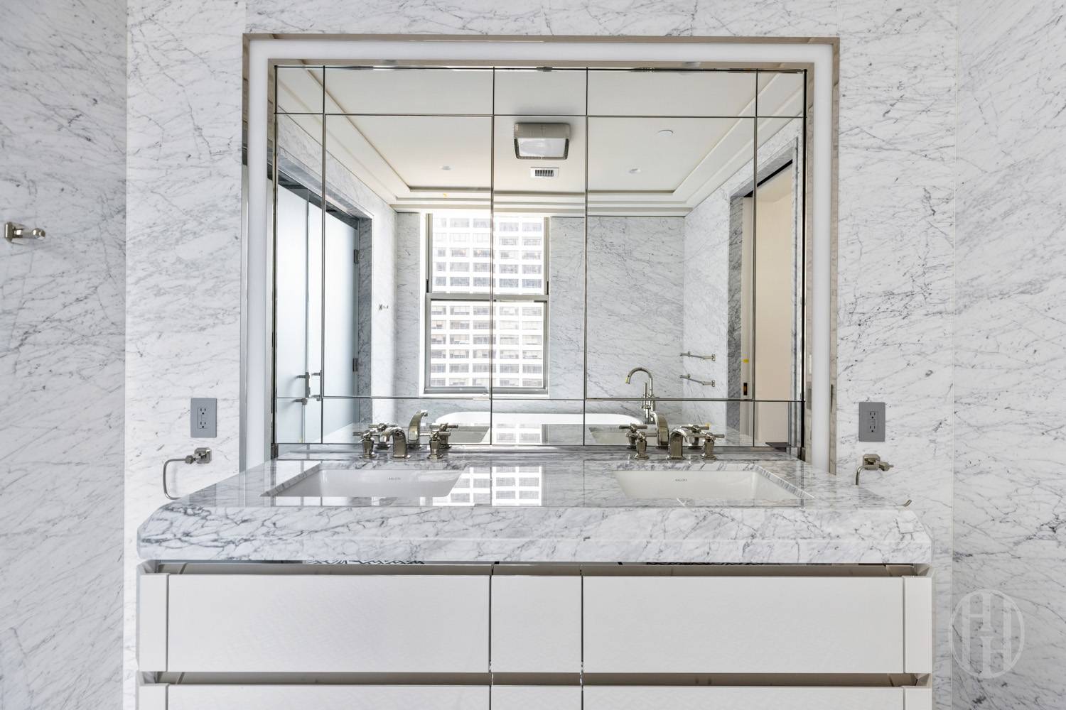 303 Park Avenue 2905
