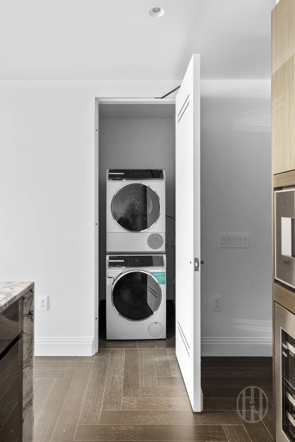 303 Park Avenue 2905