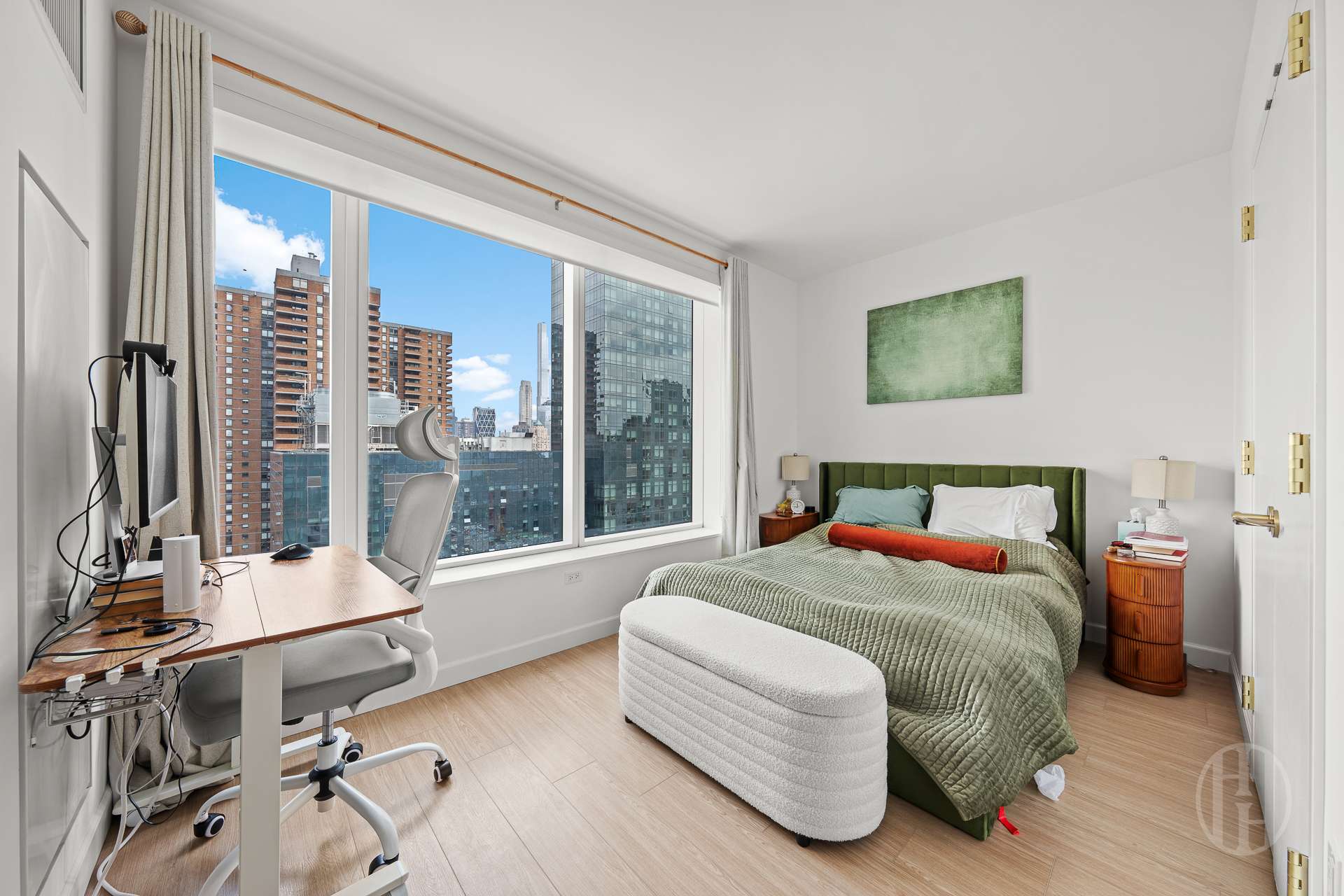 550 10th Avenue 2709