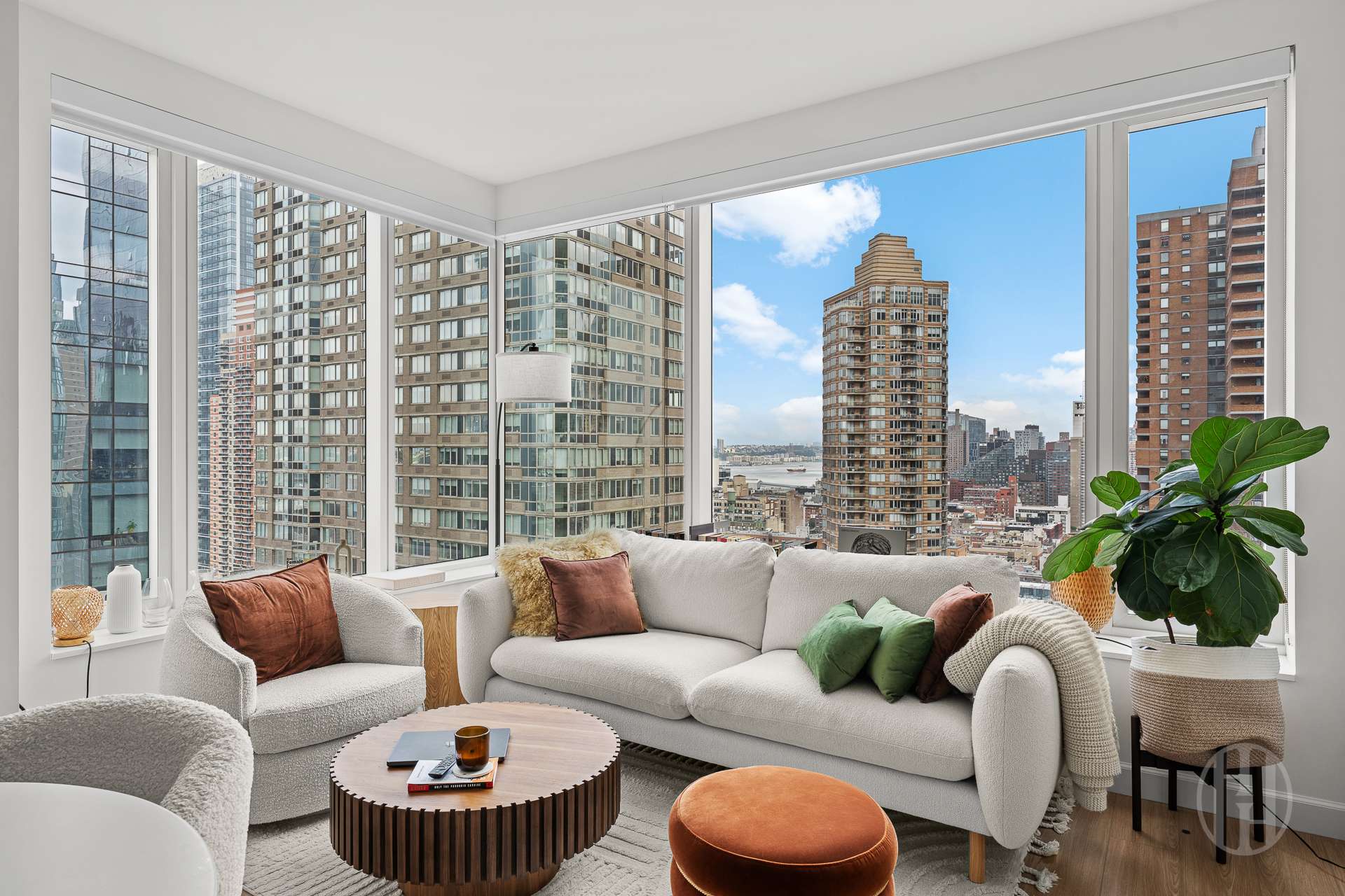 550 10th Avenue 2709