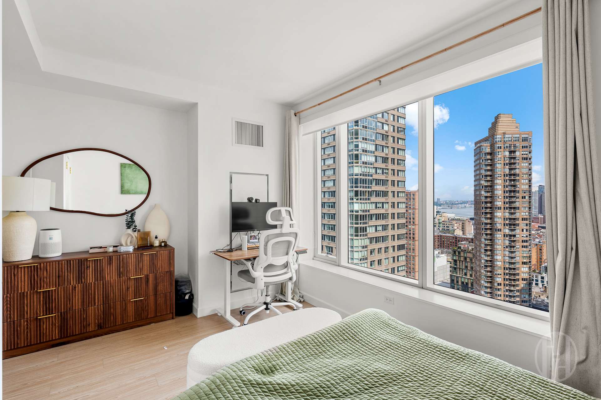 550 10th Avenue 2709