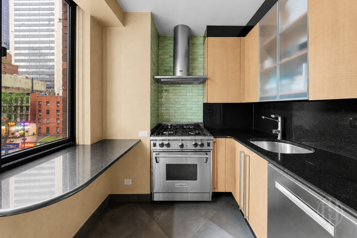 255 E 49th Street 4CD