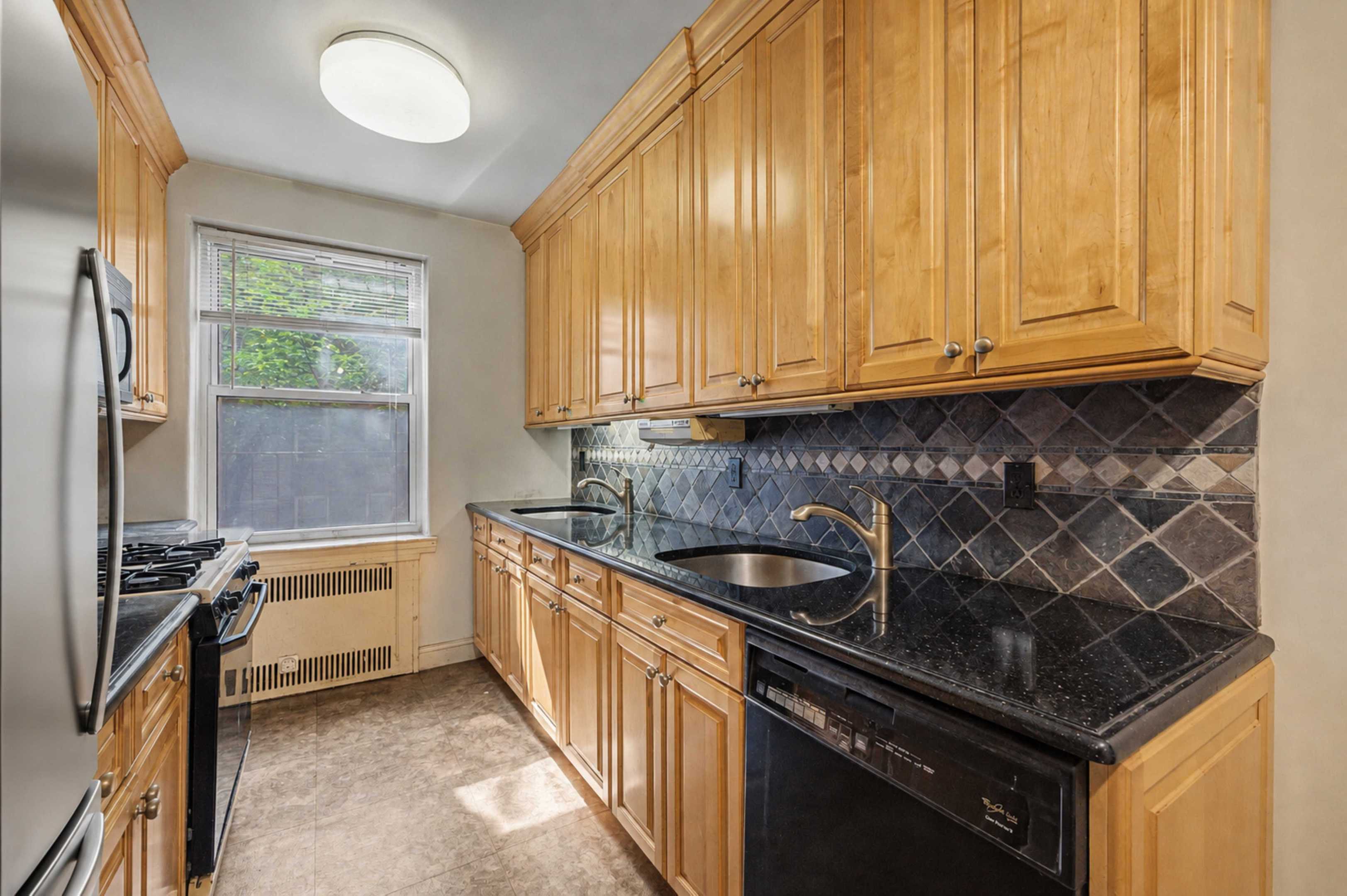 1615 Ave I 414-415