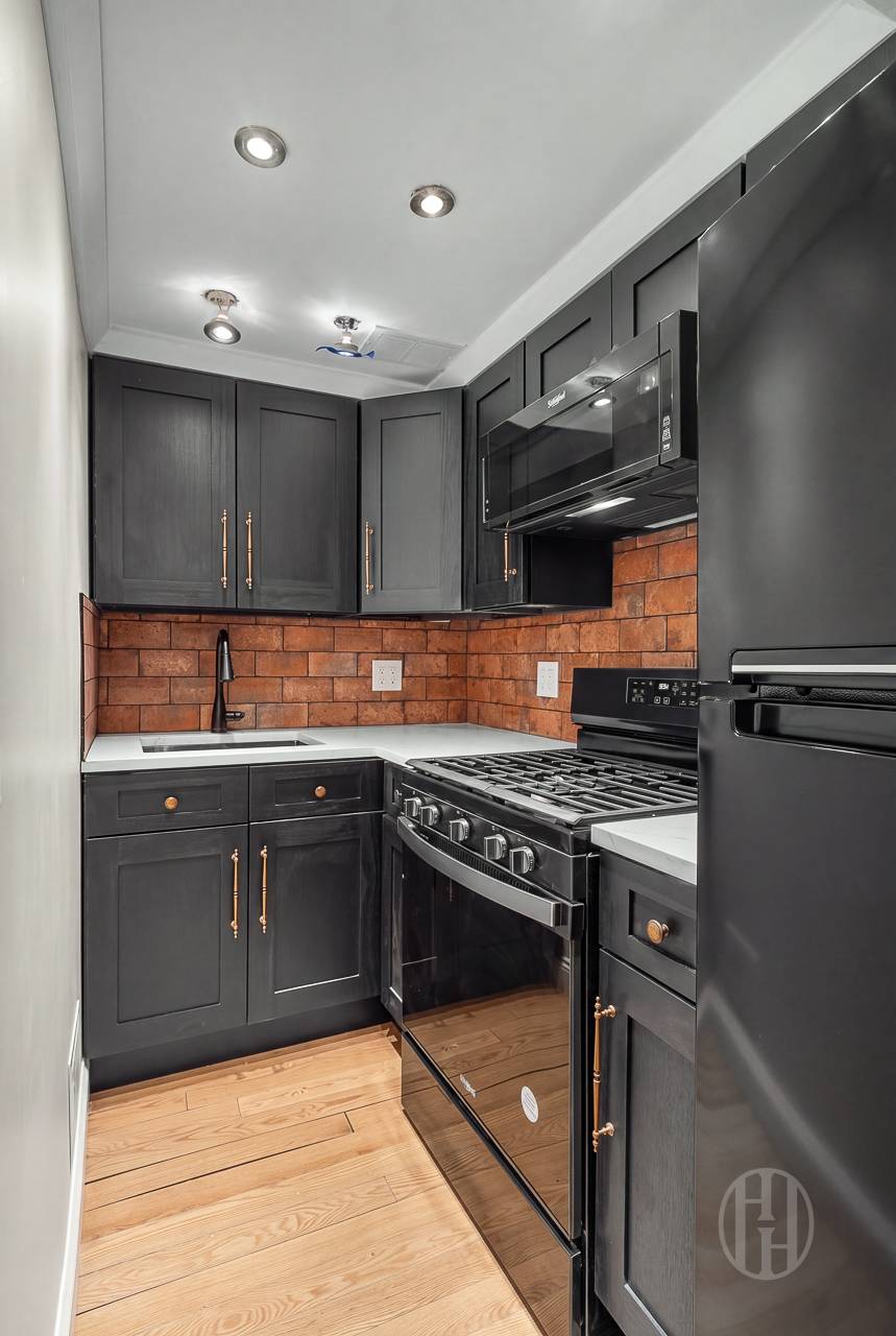 335 E 51st Street LG