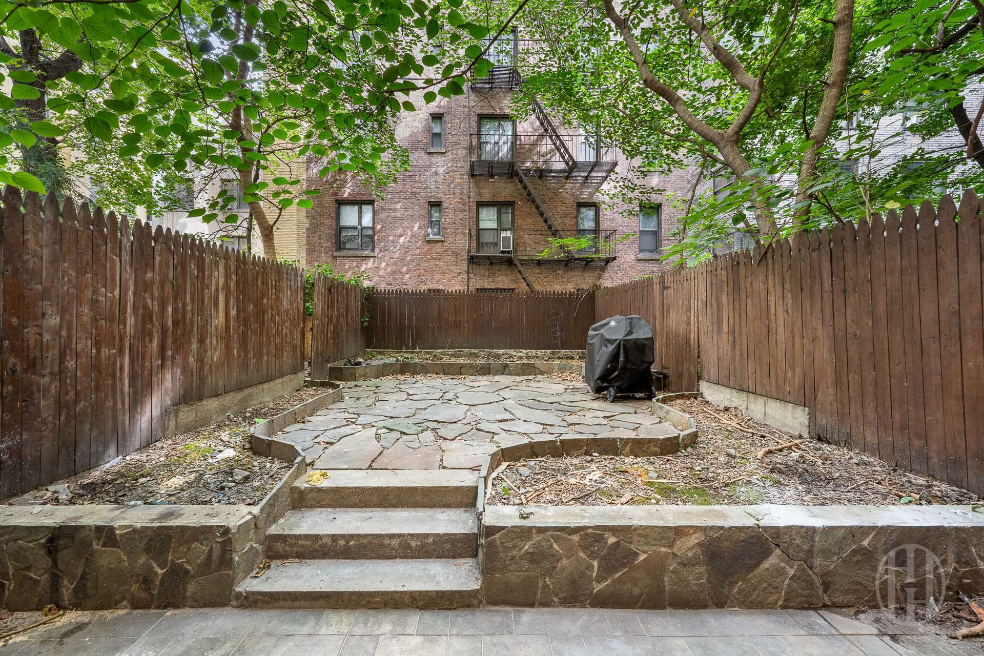 335 E 51st Street LG