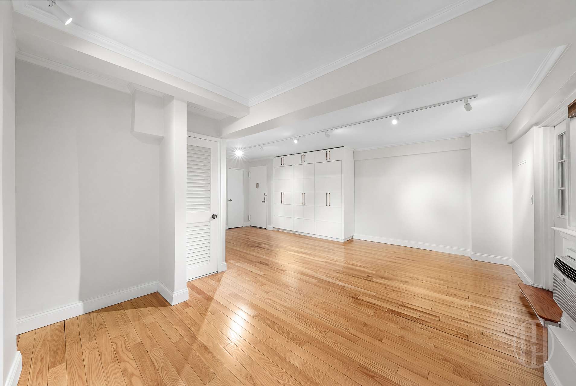 335 E 51st Street LG