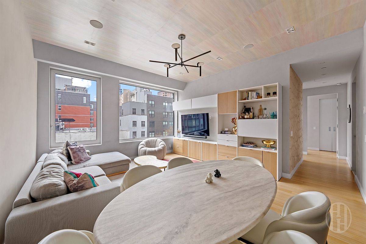 32 E 1st Street D4