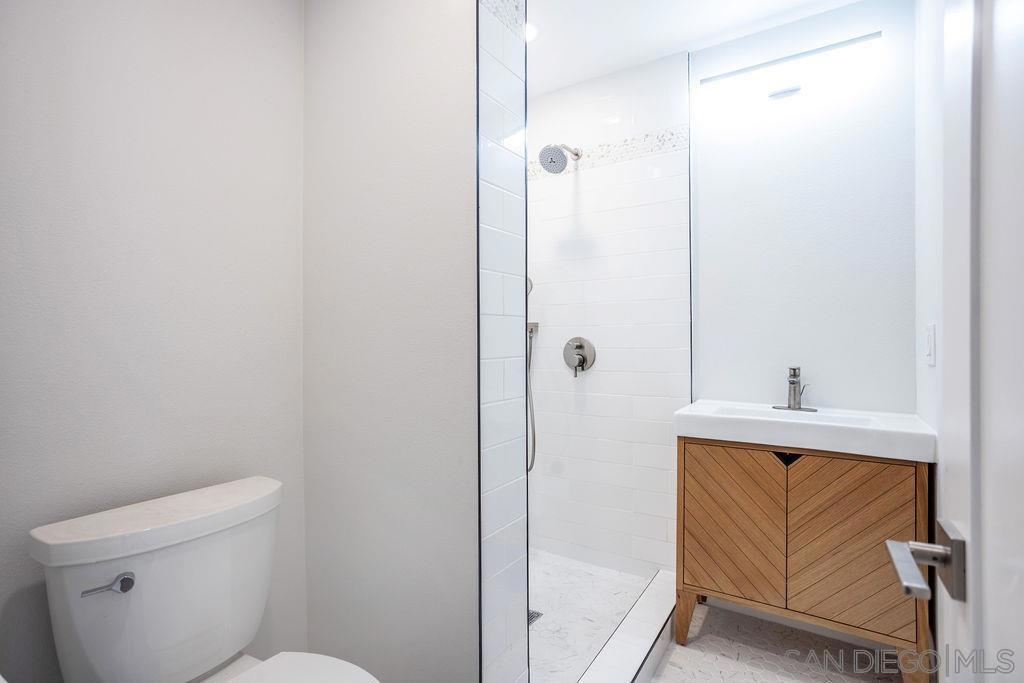 5318 Vickie Dr