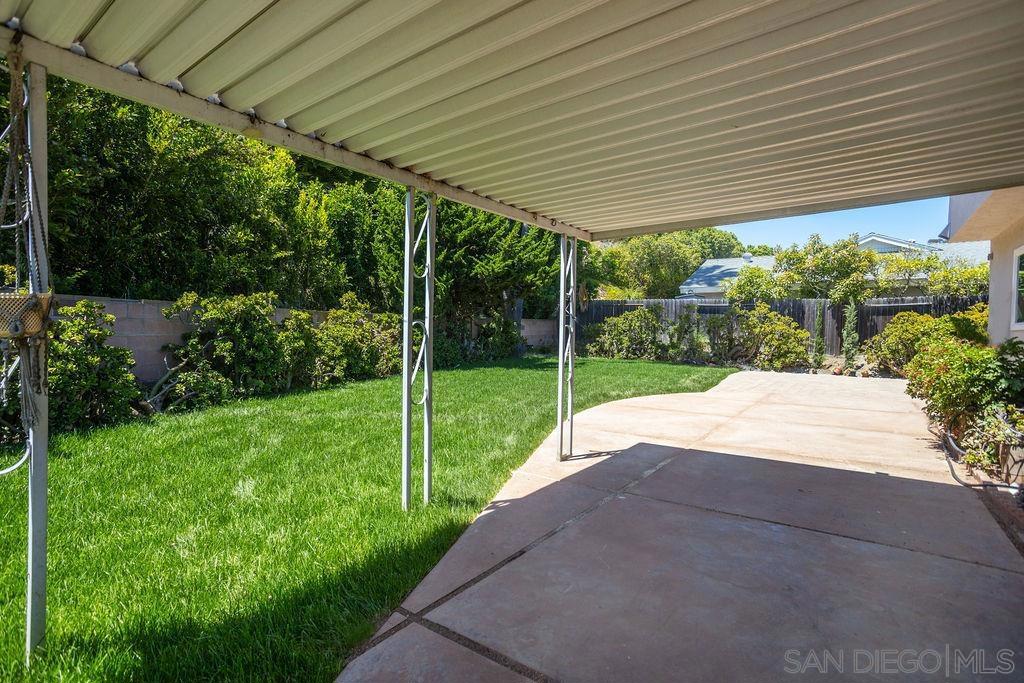 5318 Vickie Dr