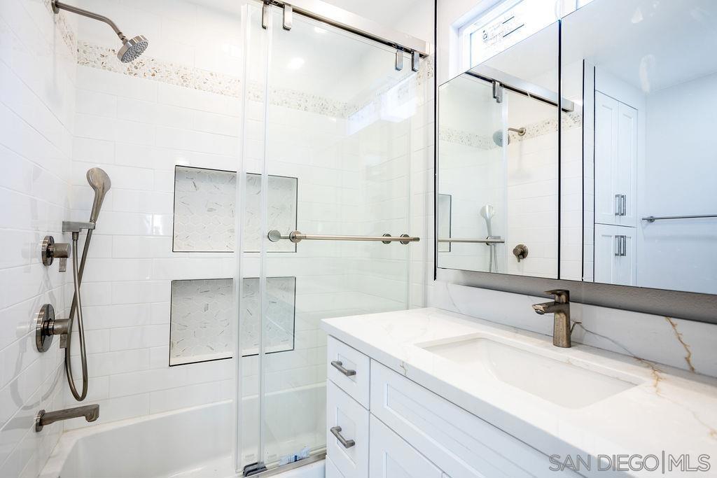 5318 Vickie Dr