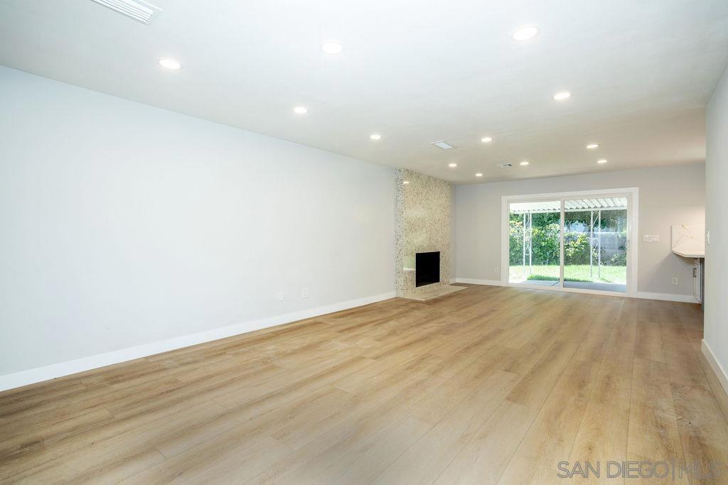5318 Vickie Dr