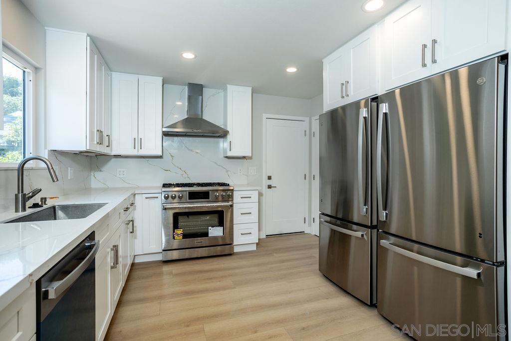 5318 Vickie Dr