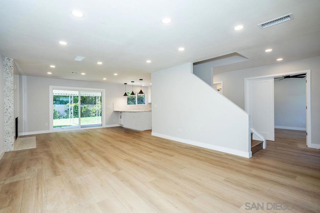 5318 Vickie Dr