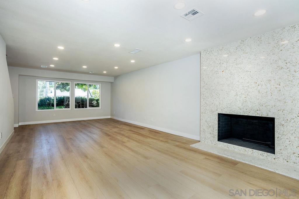 5318 Vickie Dr