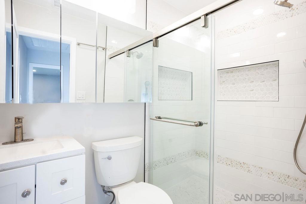 5318 Vickie Dr