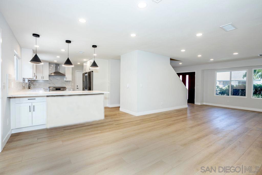 5318 Vickie Dr