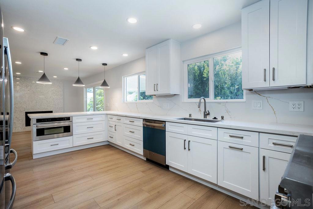 5318 Vickie Dr