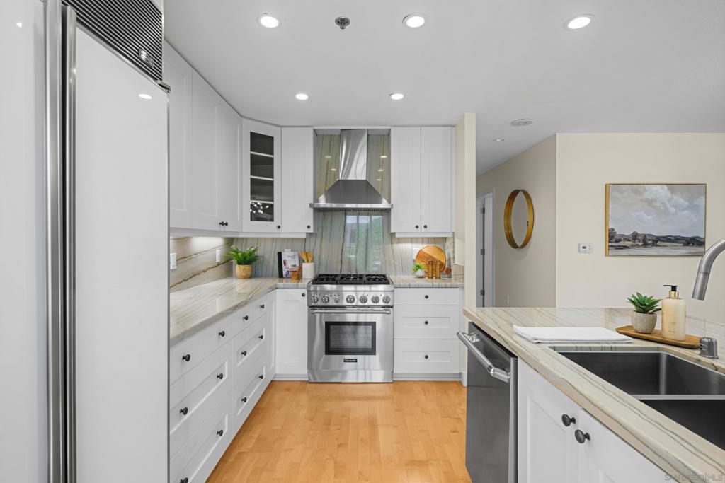 700 W W Harbor Dr 202