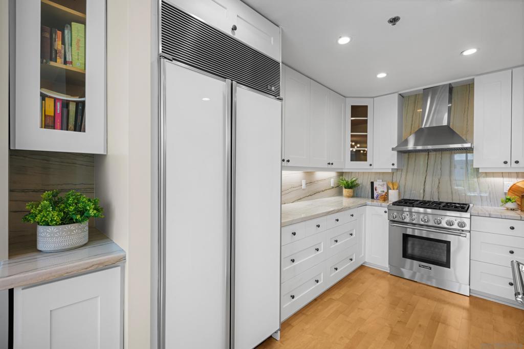 700 W W Harbor Dr 202