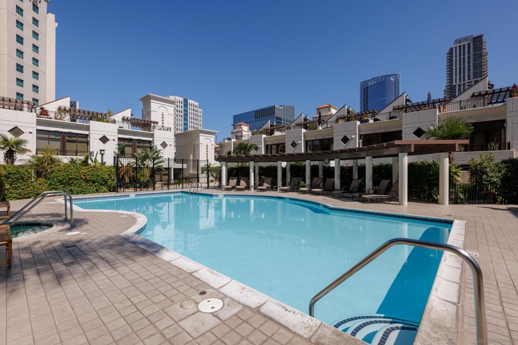 700 W W Harbor Dr 202