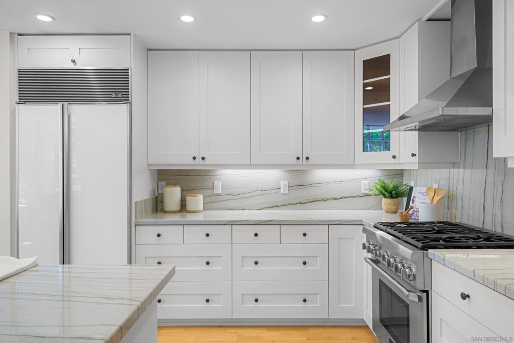 700 W W Harbor Dr 202