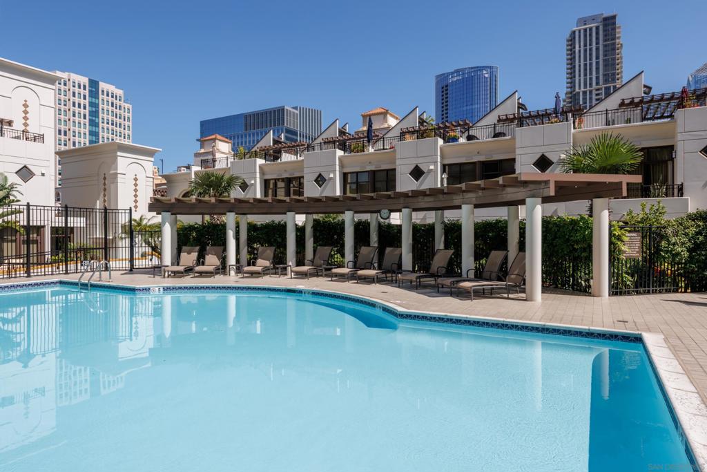 700 W W Harbor Dr 202