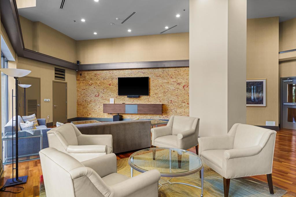 700 W W Harbor Dr 202