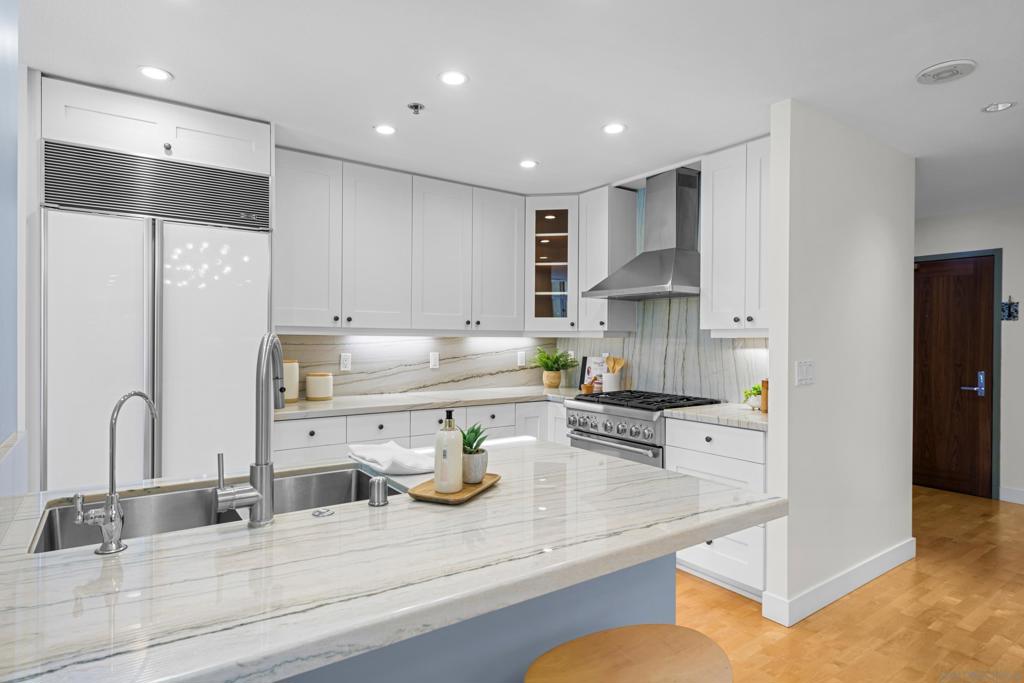 700 W W Harbor Dr 202