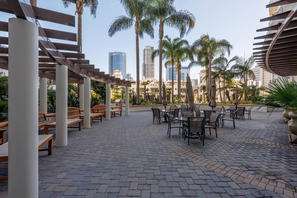 700 W W Harbor Dr 202