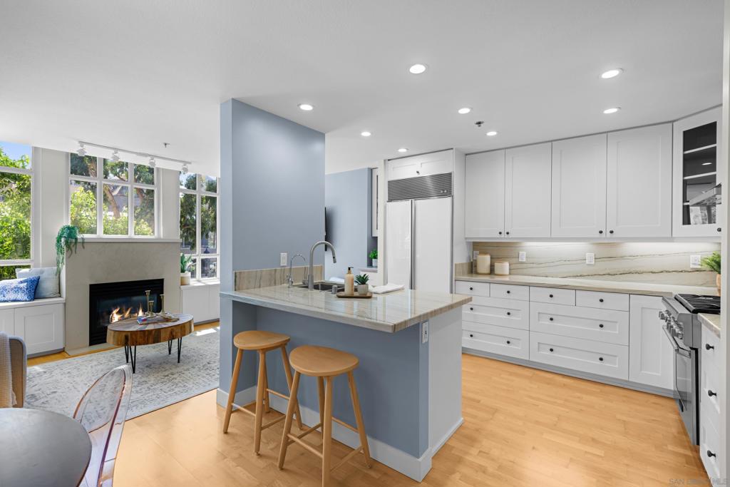 700 W W Harbor Dr 202