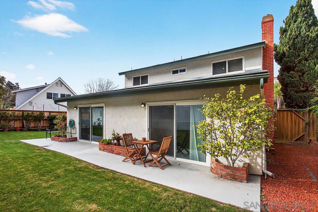 5349 Vickie Dr
