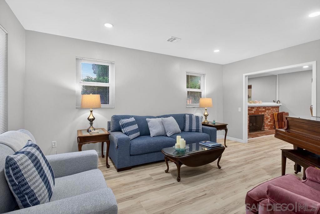 5349 Vickie Dr