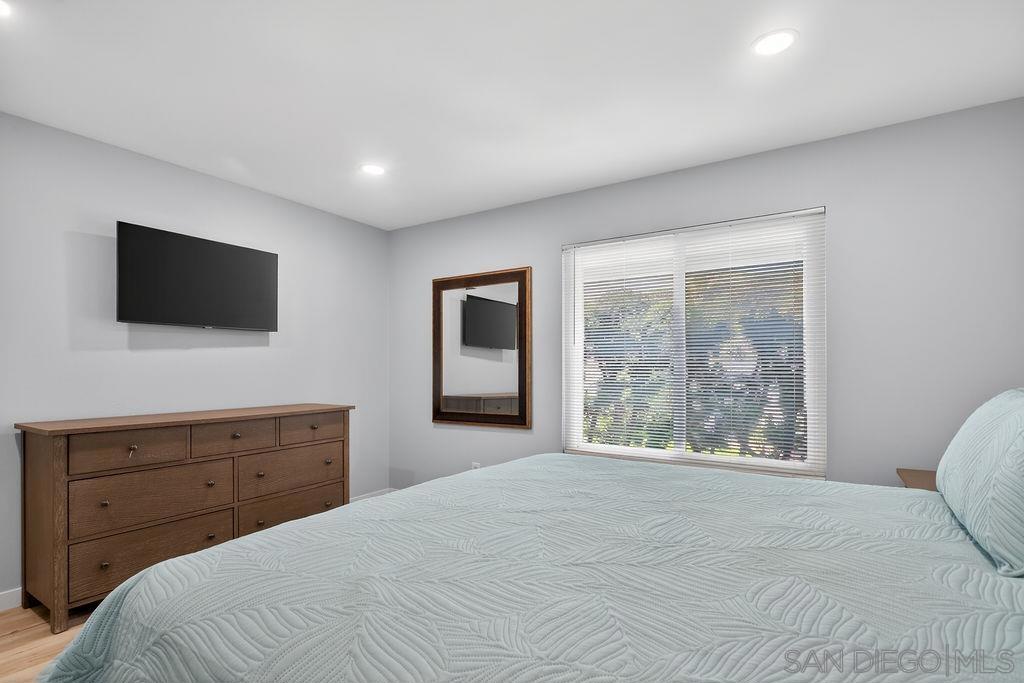 5349 Vickie Dr