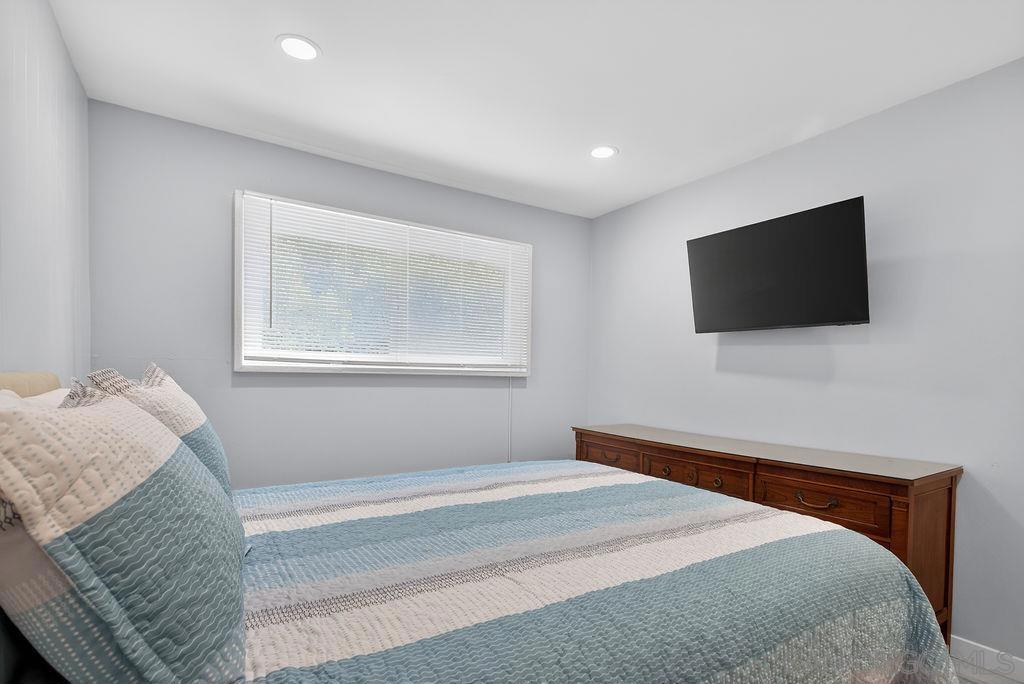 5349 Vickie Dr