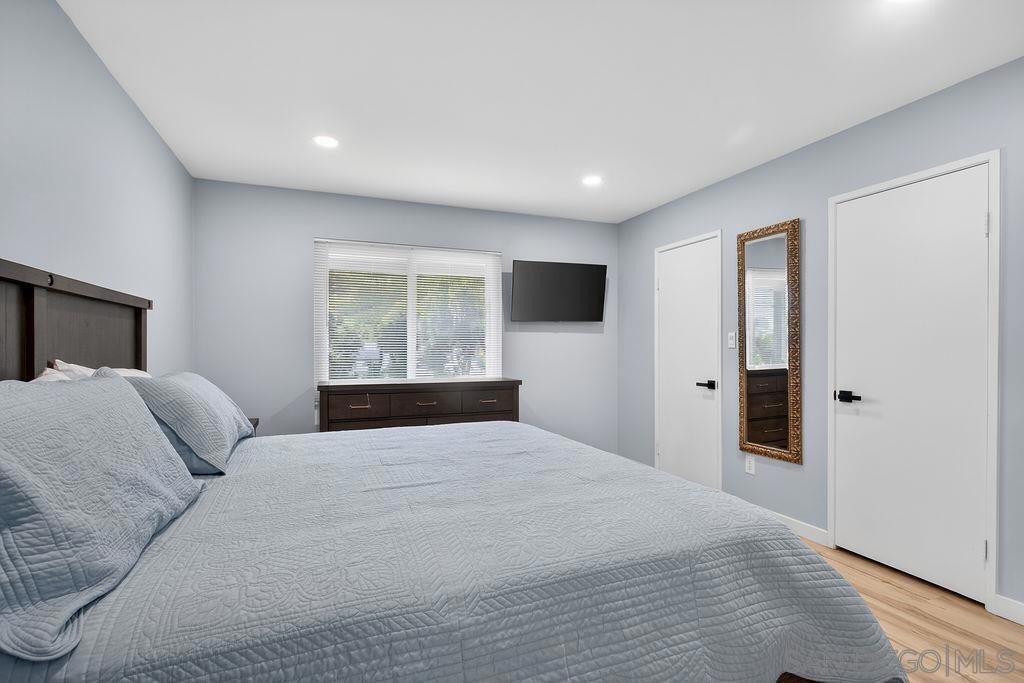 5349 Vickie Dr