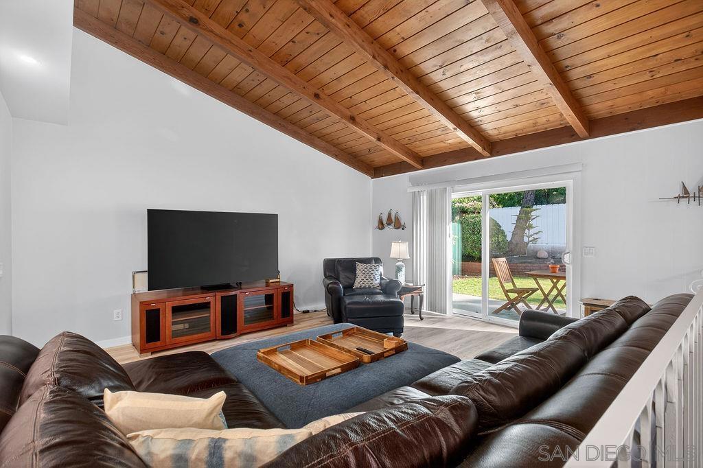 5349 Vickie Dr
