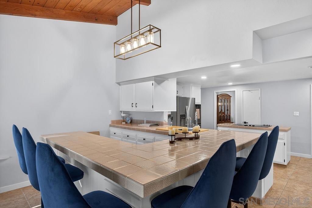 5349 Vickie Dr