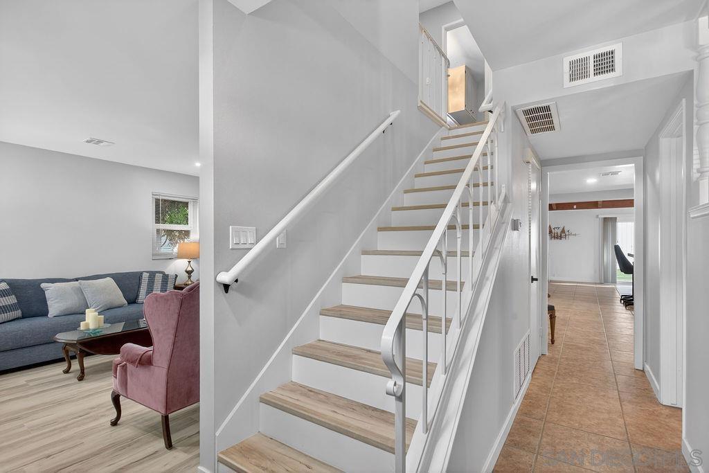 5349 Vickie Dr