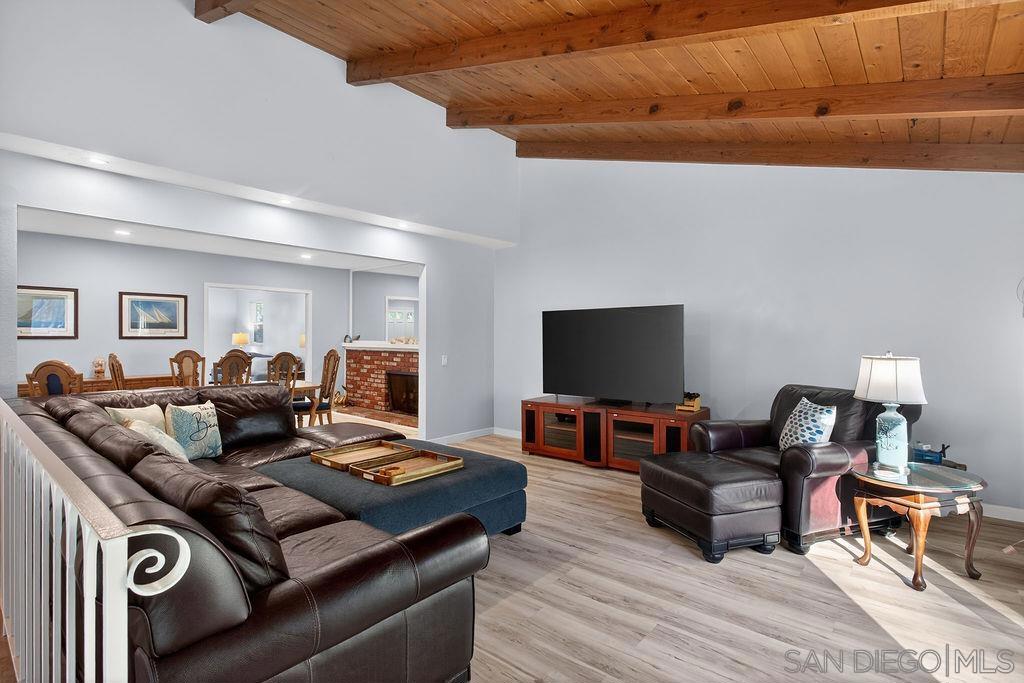 5349 Vickie Dr