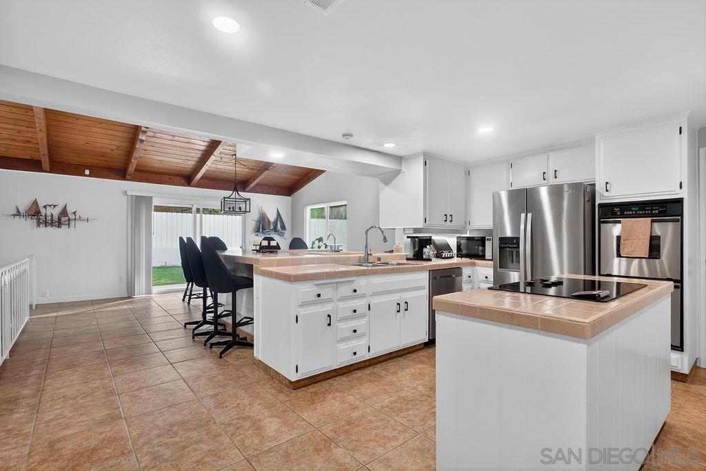 5349 Vickie Dr