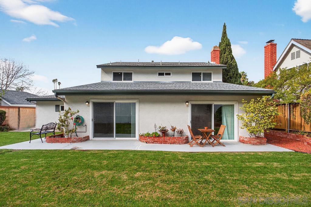 5349 Vickie Dr